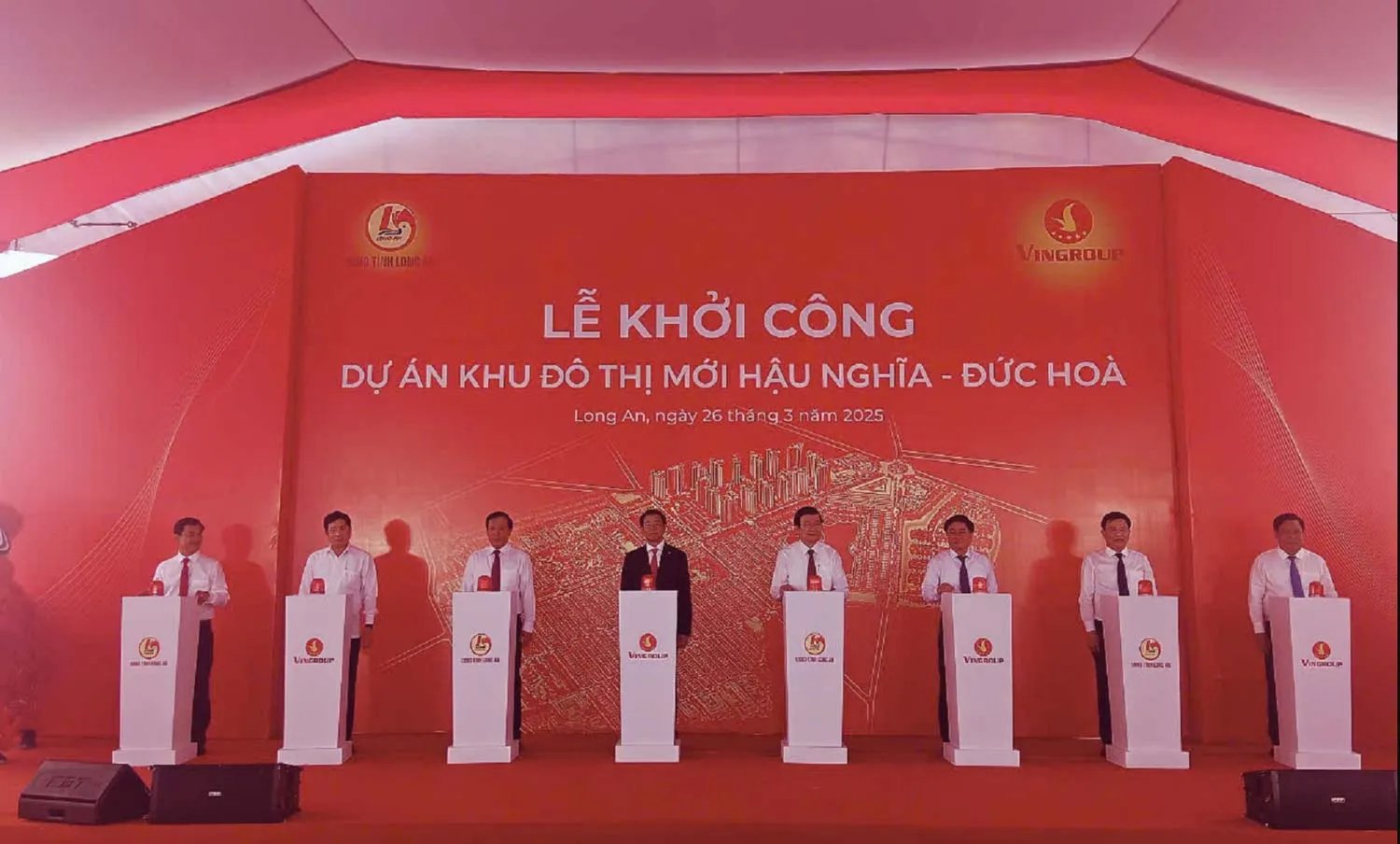 Vào ngày 26/03/2025, Vingroup bắt đầu triển khai xây dựng Vinhomes Green City – dự án đô thị phức hợp đầu tiên nằm trong chuỗi phát triển hệ sinh thái tại tỉnh Long An.